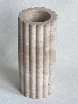 Продажба на едро на класическата настолна ваза изработена от бежова травертин във формата на цилиндър