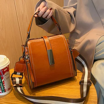 Малка чанта От естествена Кожа, Дамски Чанта 2023, Новата Модерна Универсална Портативна Чанта-Кофа, Дамска чанта за През рамото От Телешка кожа с едно рамо